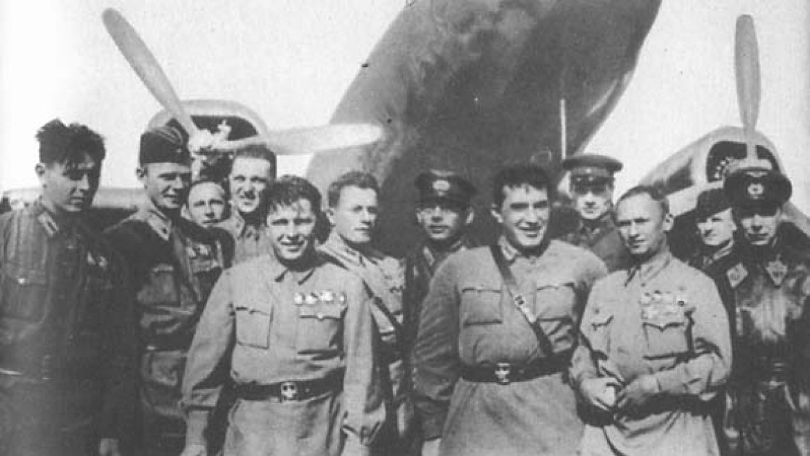 בן החייט היהודי שהפך למפקד חיל האוויר הסובייטי במלחמת העולם השנייה