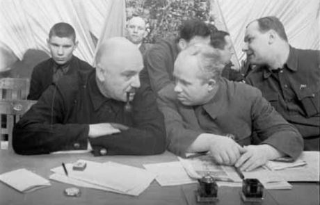 הפועל היהודי מוייסי רוחימוביץ מהיקב בראשון לציון שהפך לשר בכיר בצמרת השלטון הסובייטי