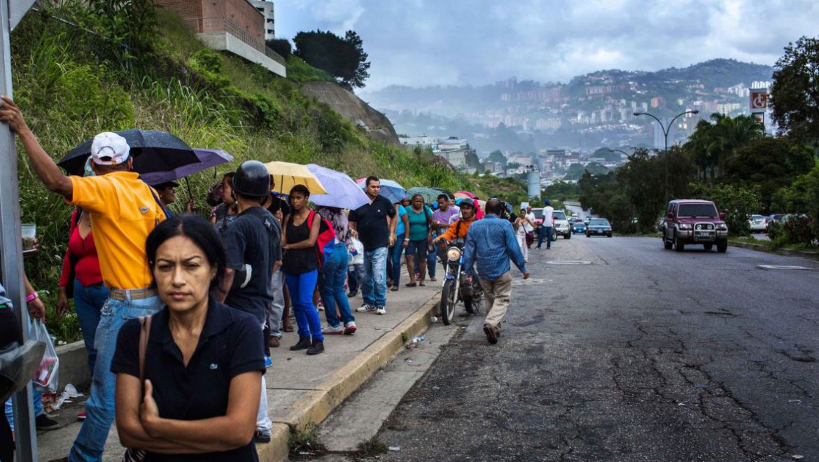 להישרד בין משטר דיכוי , רעב וביזה :   כיצד הפכה מריולי קורניילה לבוזזת מזון בונצואלה
