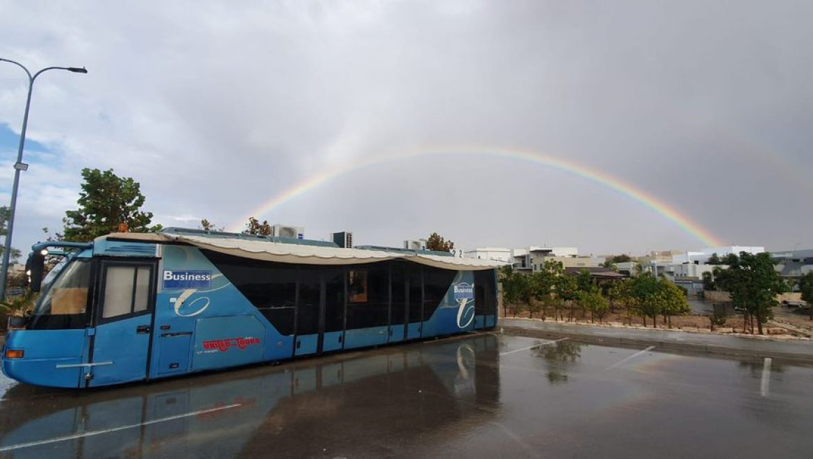 המכולת הניידת של אביטל דקל חן ממשיכה לפעול גם כאשר שגיא בן זוגה חטוף בעזה