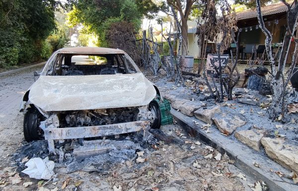 קיבוץ בארי :  "יובל, הם בתוך הבית ואבא נורה"